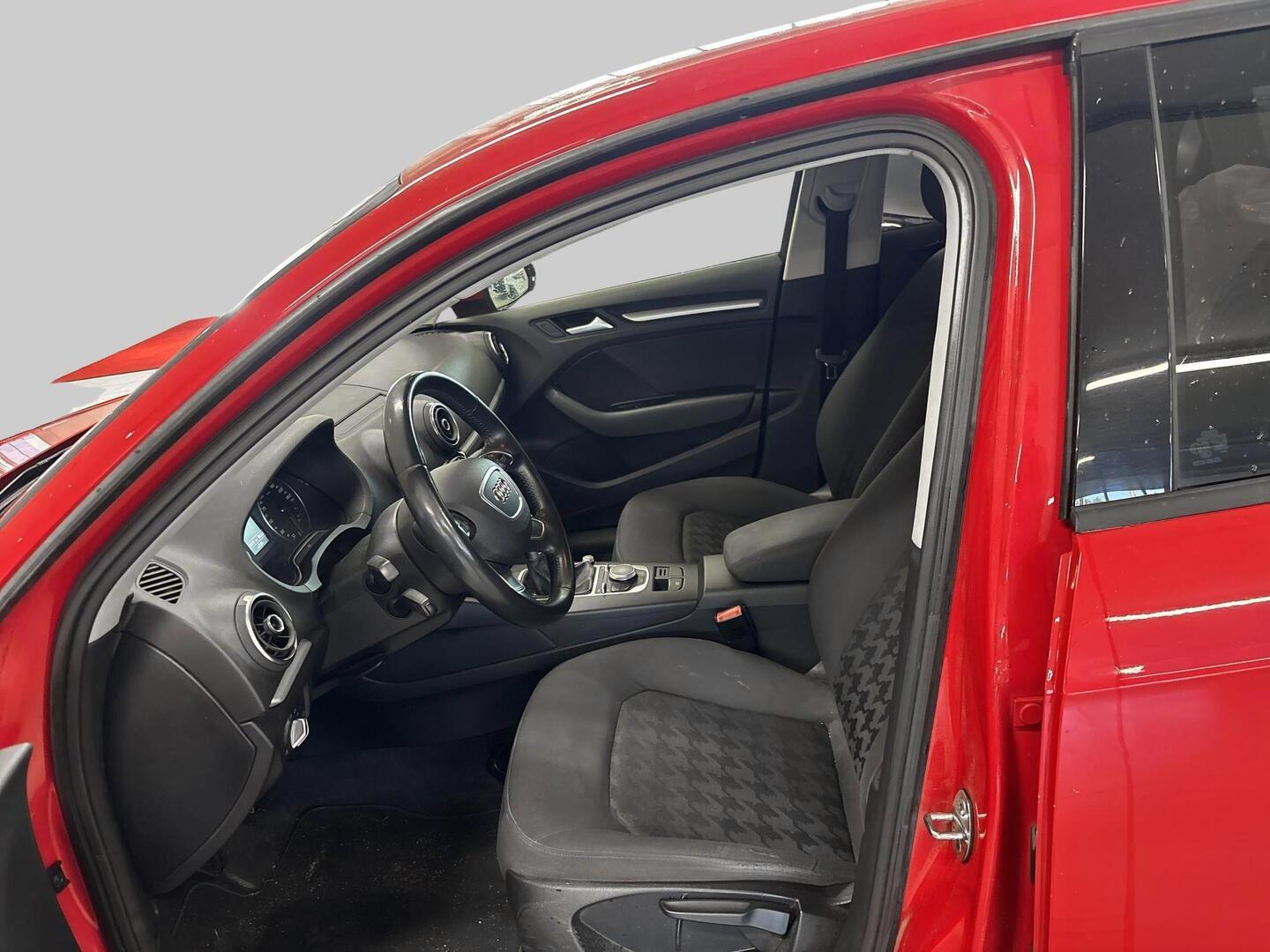 Audi A3 2015, photo 3/3