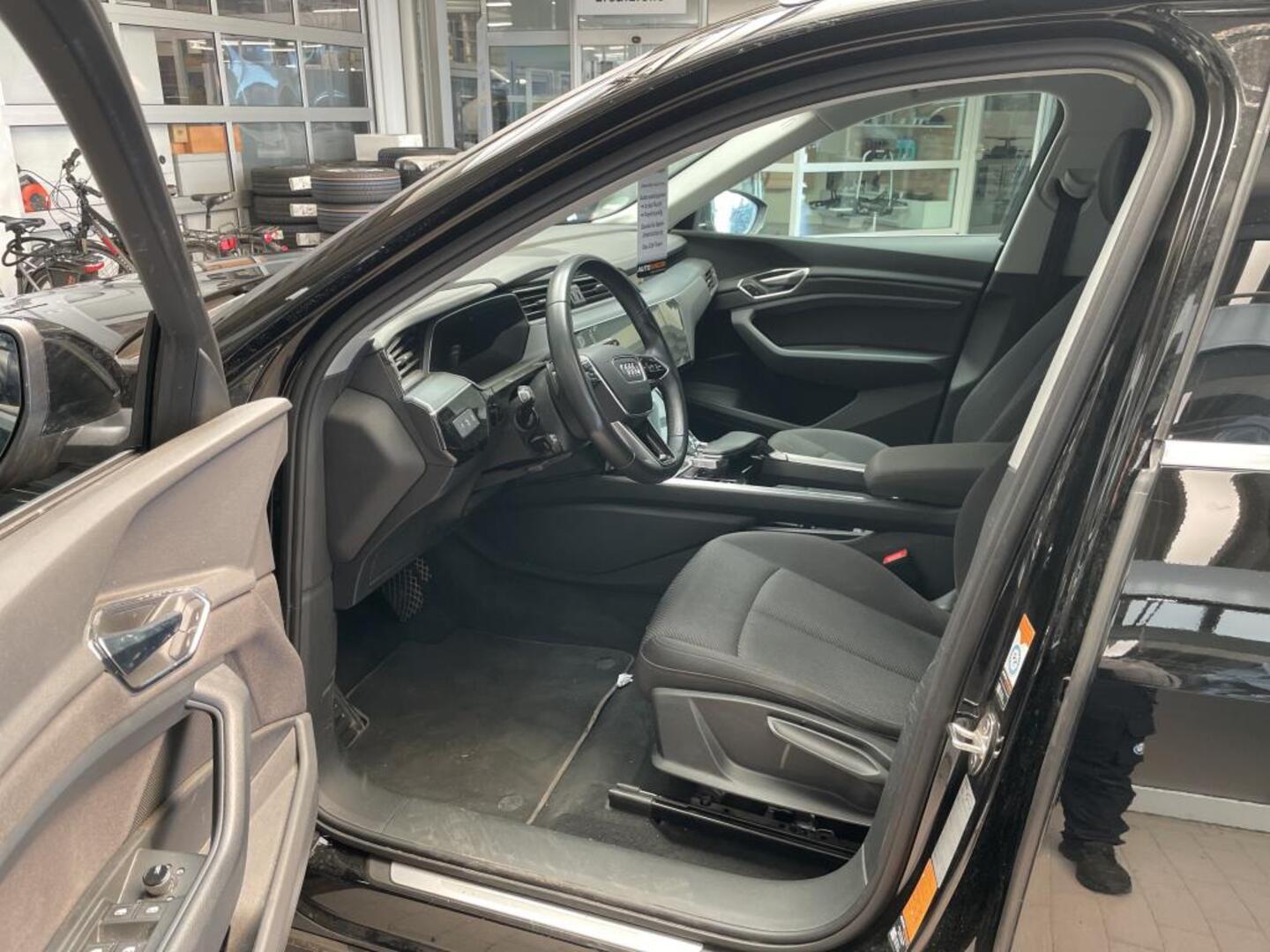 Audi e-tron Quattro 55 300kW 2023, kuva 6/7