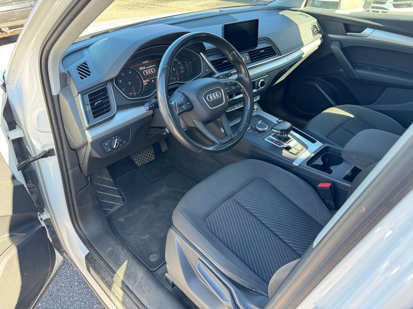 Audi Q5 2018, kuva 3/3