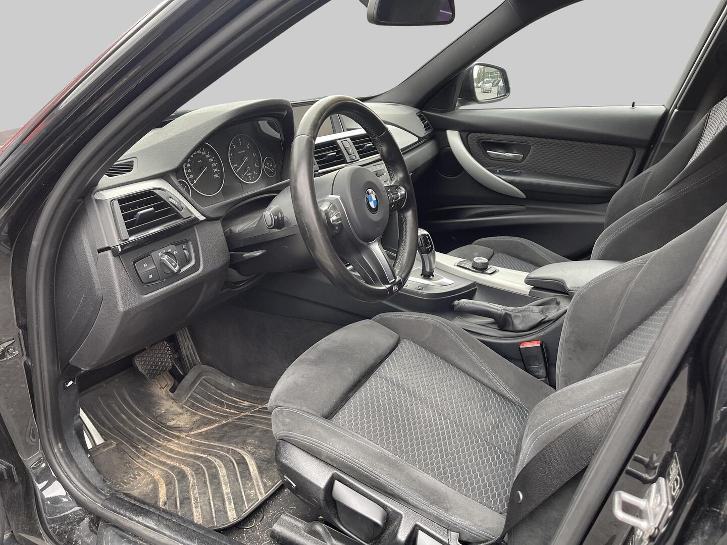 BMW 318 2014, photo 3/3