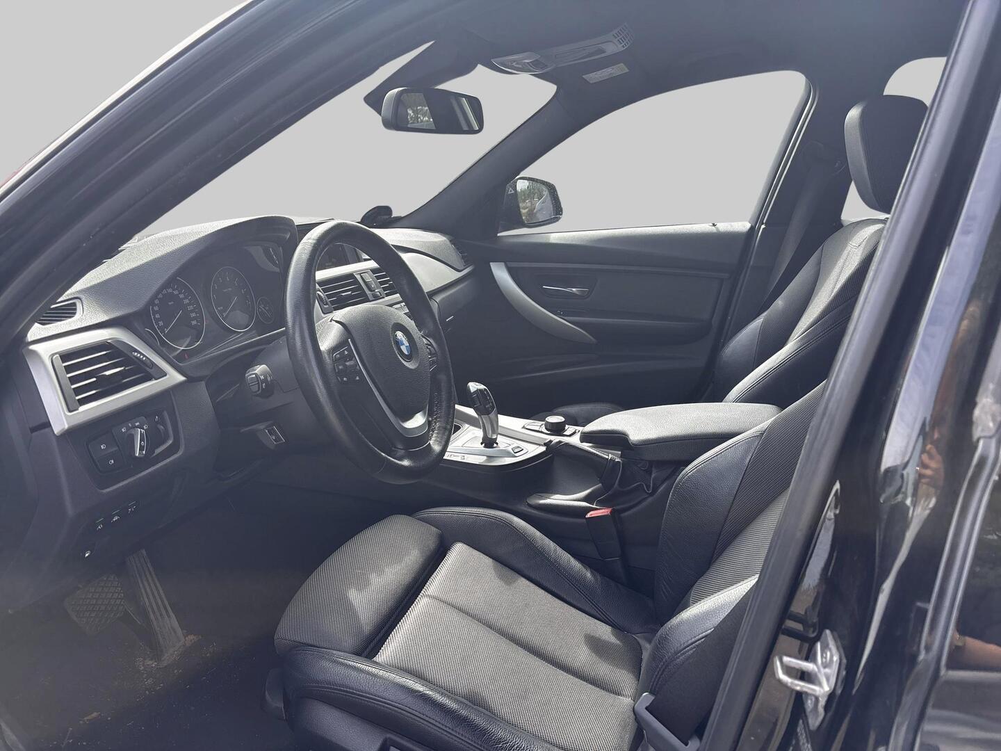 BMW 330 F30 Sedan 330e A Business 2017, photo 3/3