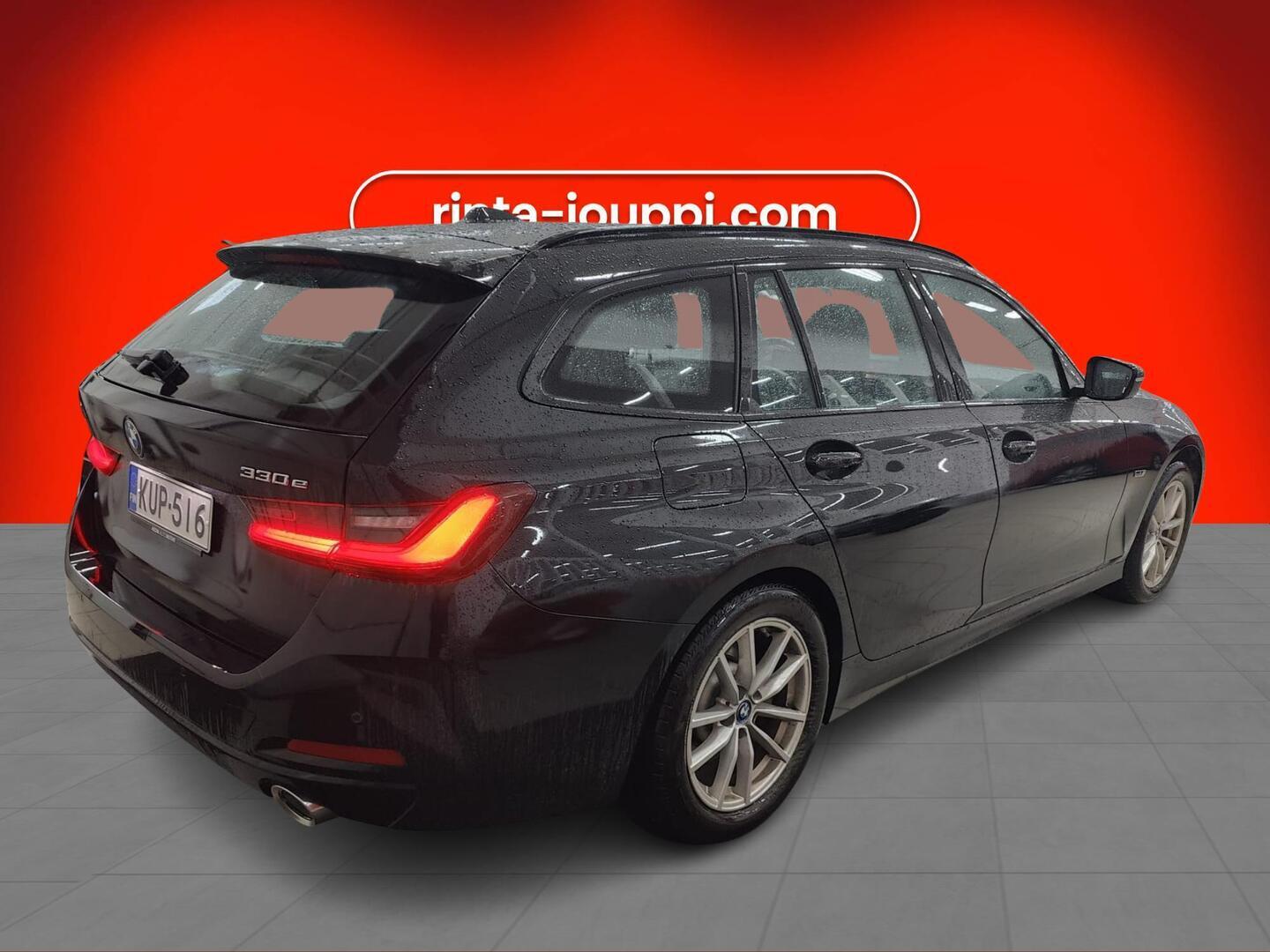 BMW 330 2023, kuva 2/3