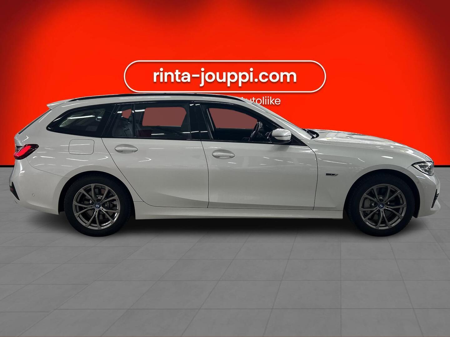 BMW 330 2022, kuva 4/5