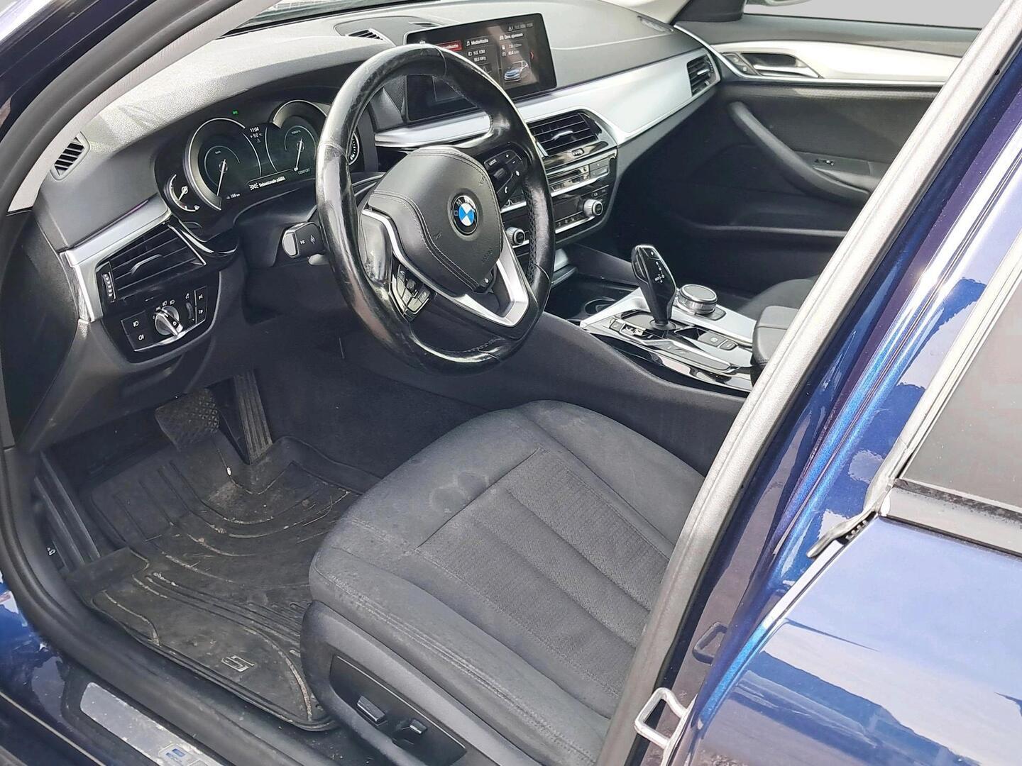 BMW 530 G30 Sedan 530e A Charged Edition 2018, bild 3/3
