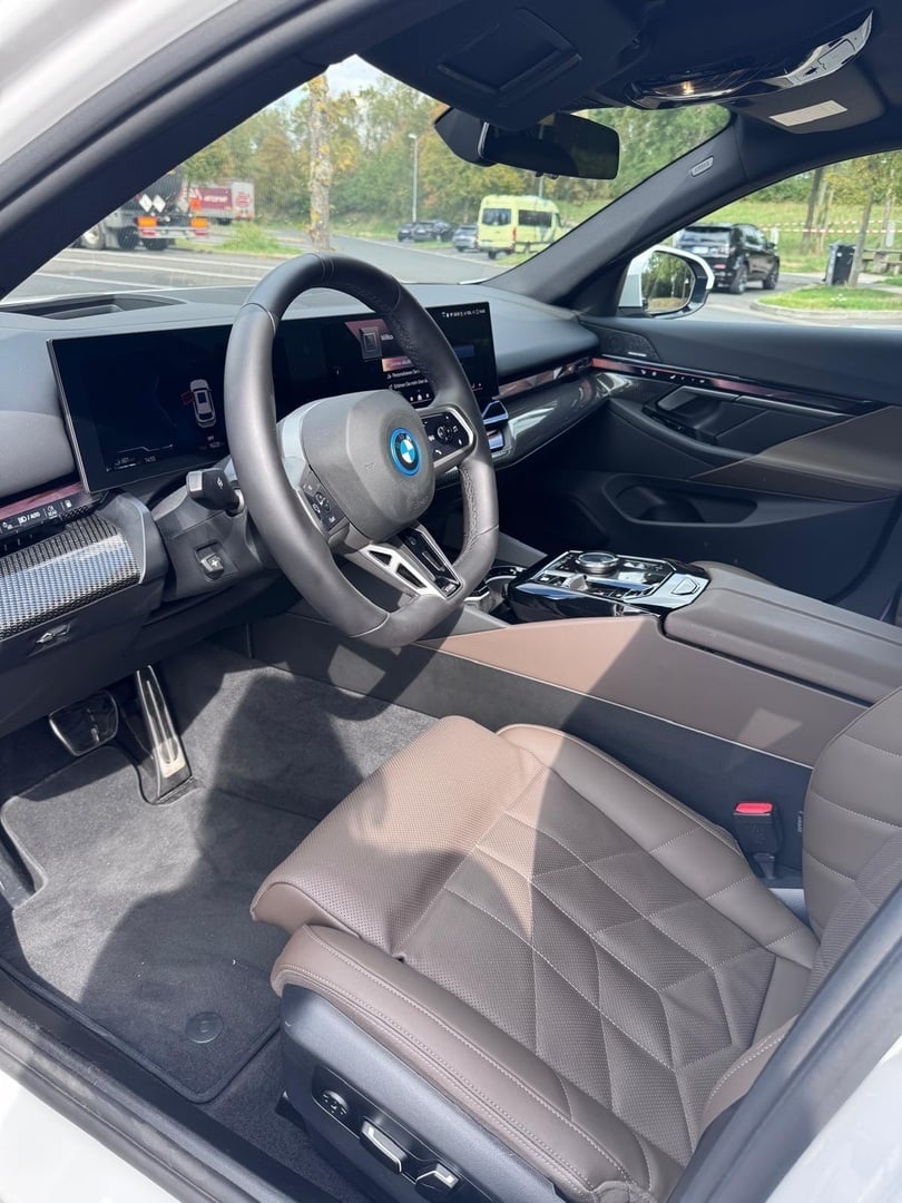 BMW 550 2026, photo 4/4