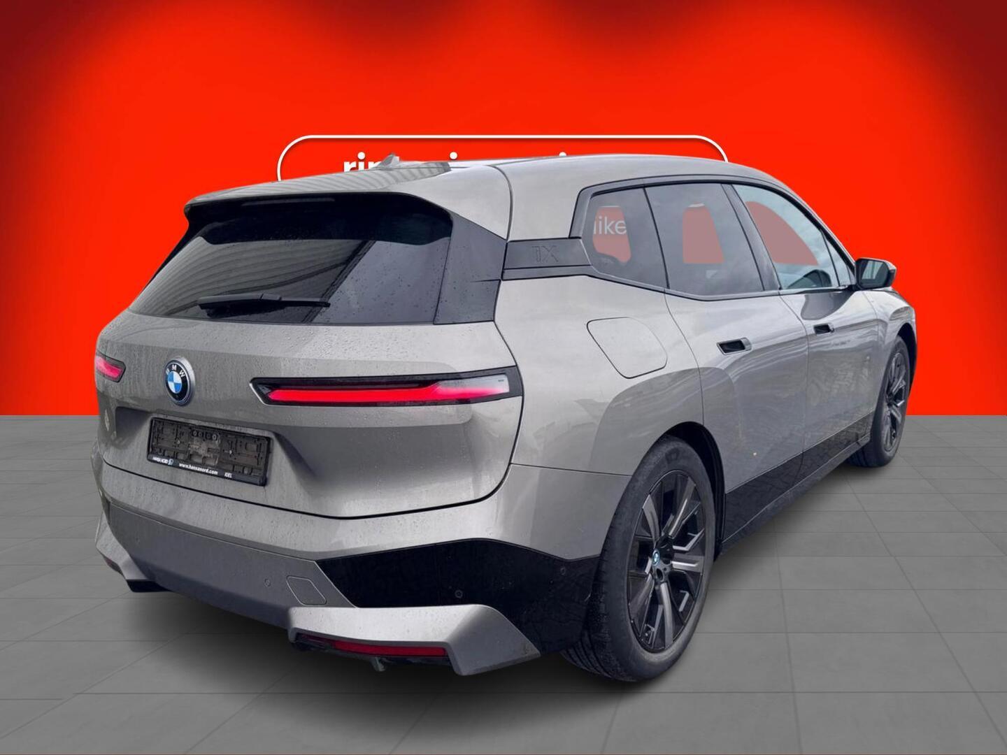 BMW iX xDrive40 2024, kuva 2/3