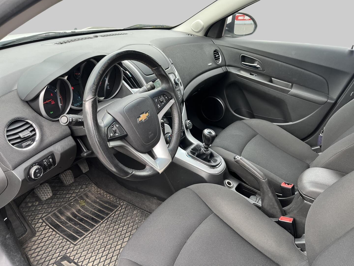 Chevrolet Cruze 4-ov LT 1,6 91kW MT5 2013, photo 3/3