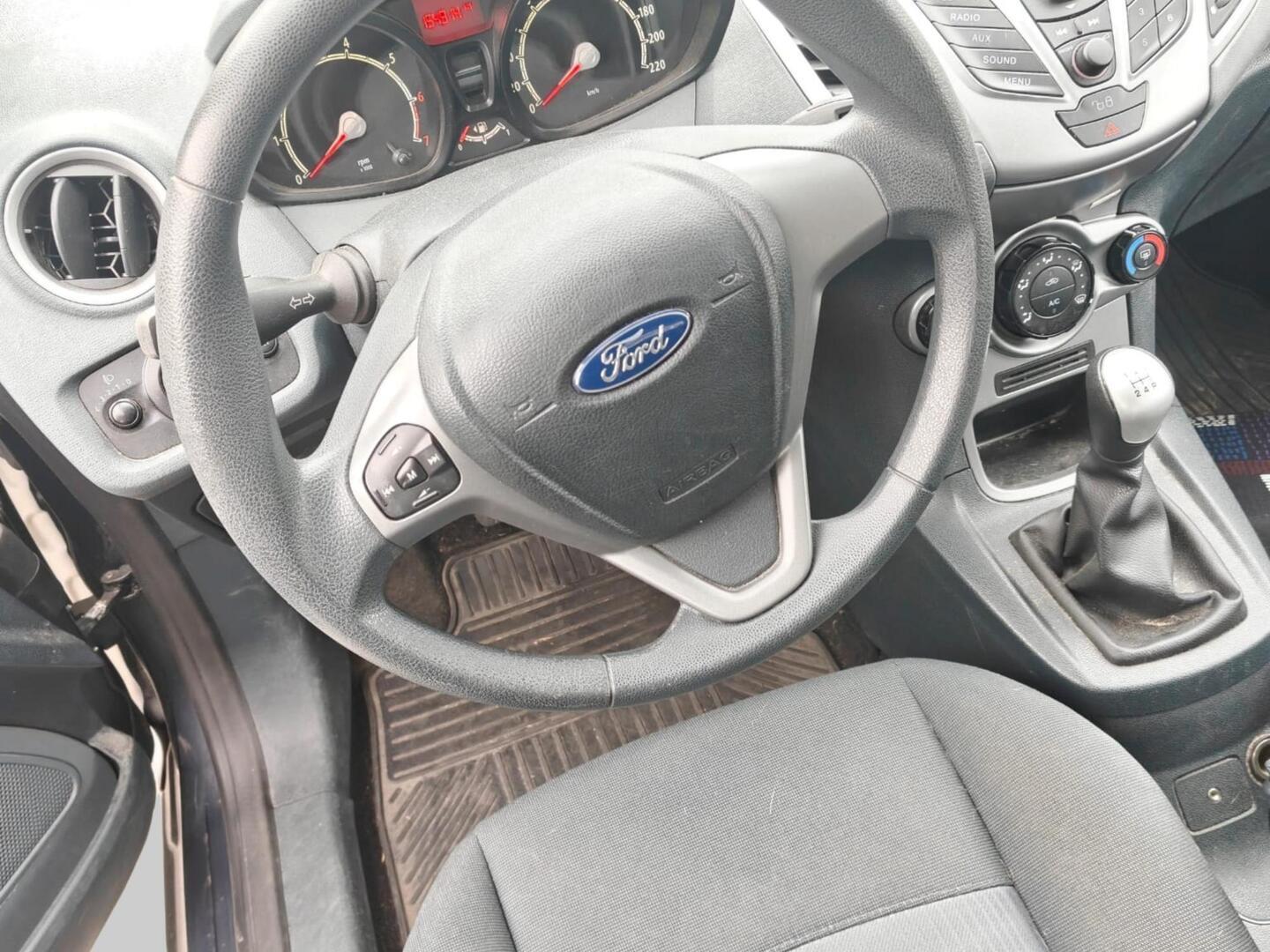 Ford Fiesta 1,25 82 hv Trend M5 5-ovinen 2010, kuva 3/19