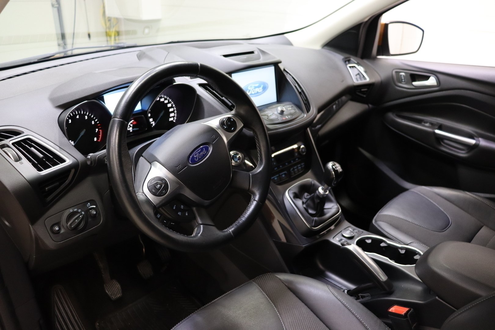 Ford Kuga 2016, photo 6/28