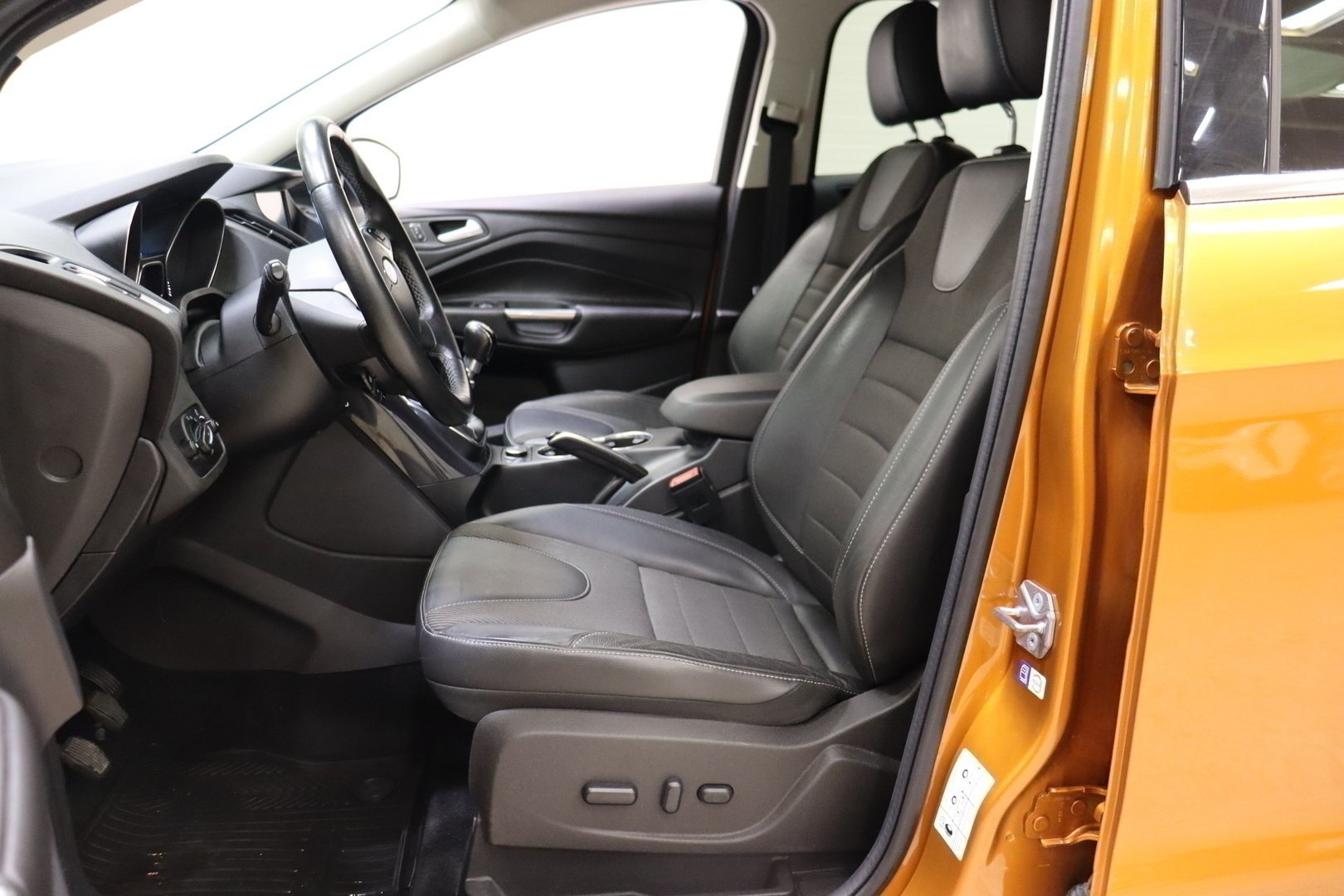 Ford Kuga 2016, photo 7/28