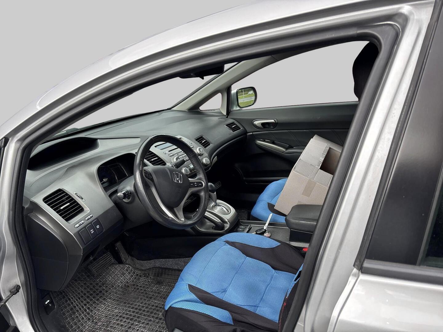 Honda Civic 4D 1,4i CVT Hybrid 2010, kuva 3/3