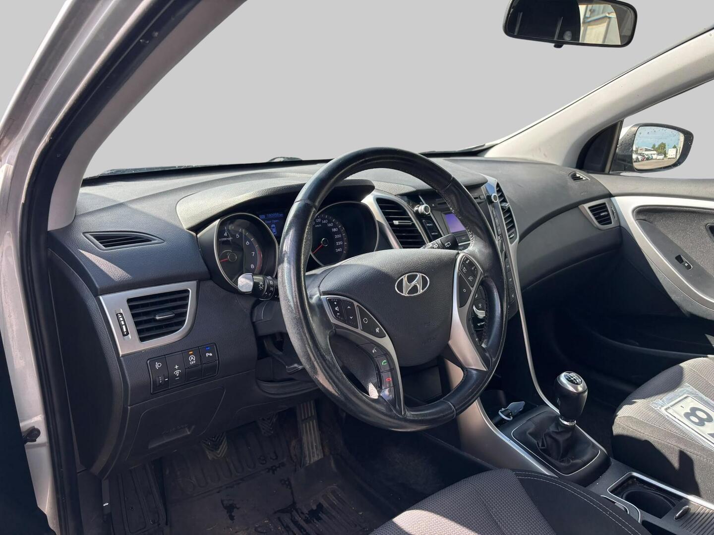 Hyundai i30 1,6 GDI 6MT ISG Style 2012, kuva 3/3
