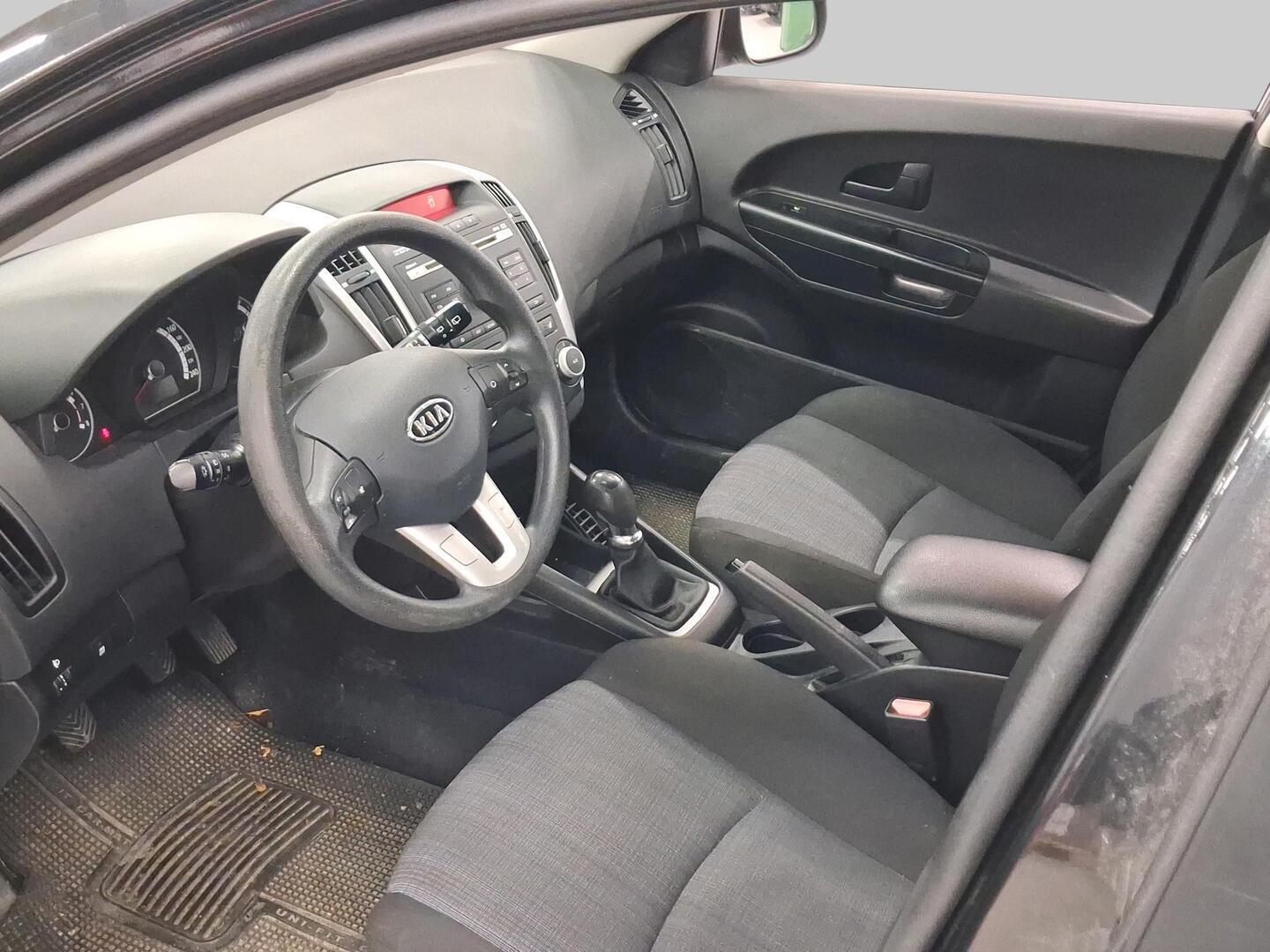 Kia Ceed 1,4 ISG LX 5D EcoDynamics 2010, photo 2/4