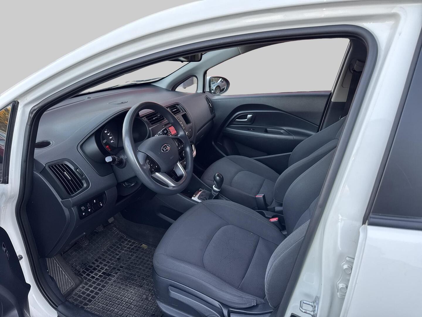 Kia Rio 1,1 CRDi ISG LX 5D EcoDynamics 2012, kuva 3/3