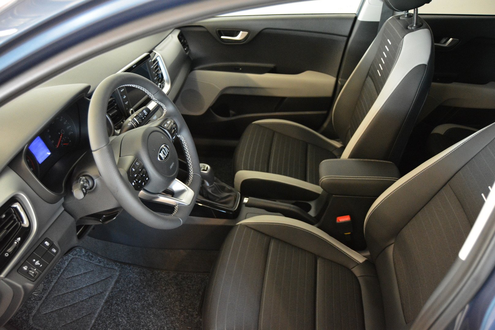 Kia Stonic 2018, photo 5/11