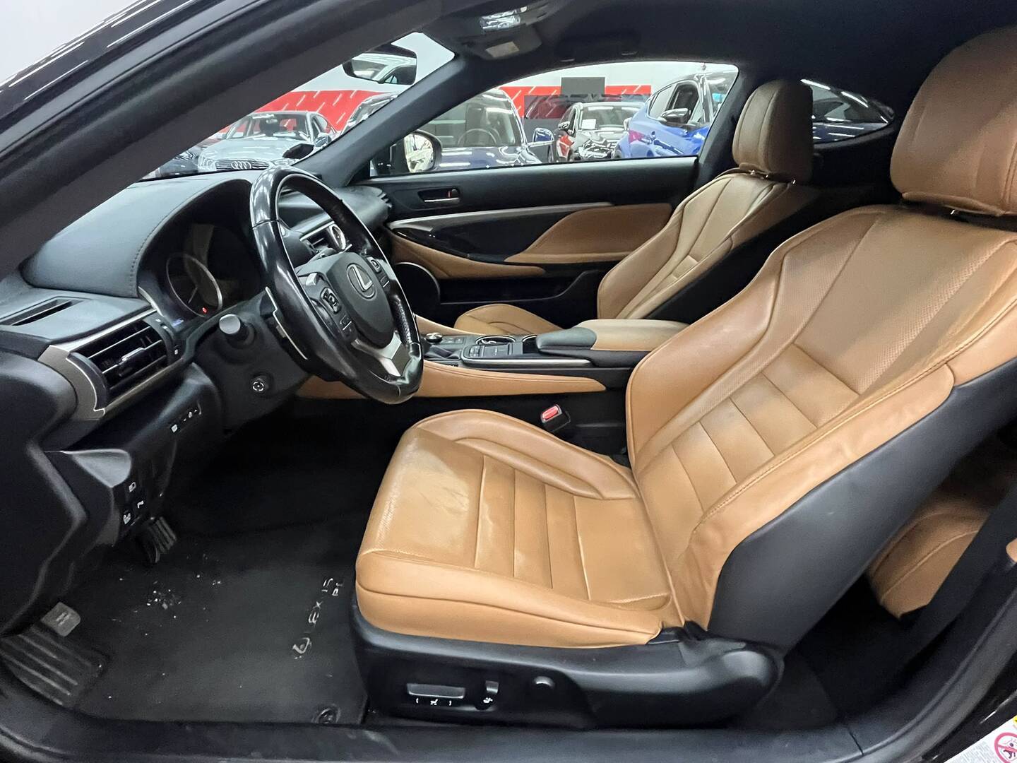 Lexus RC 300h Hybrid A Premier 2016, photo 2/3