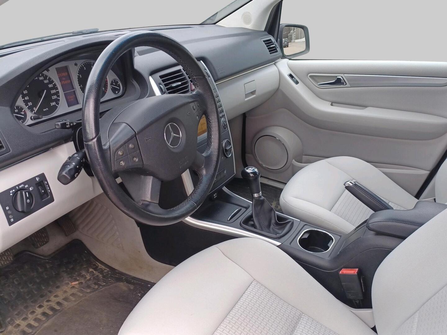 Mercedes-Benz B 200 2008, photo 3/3