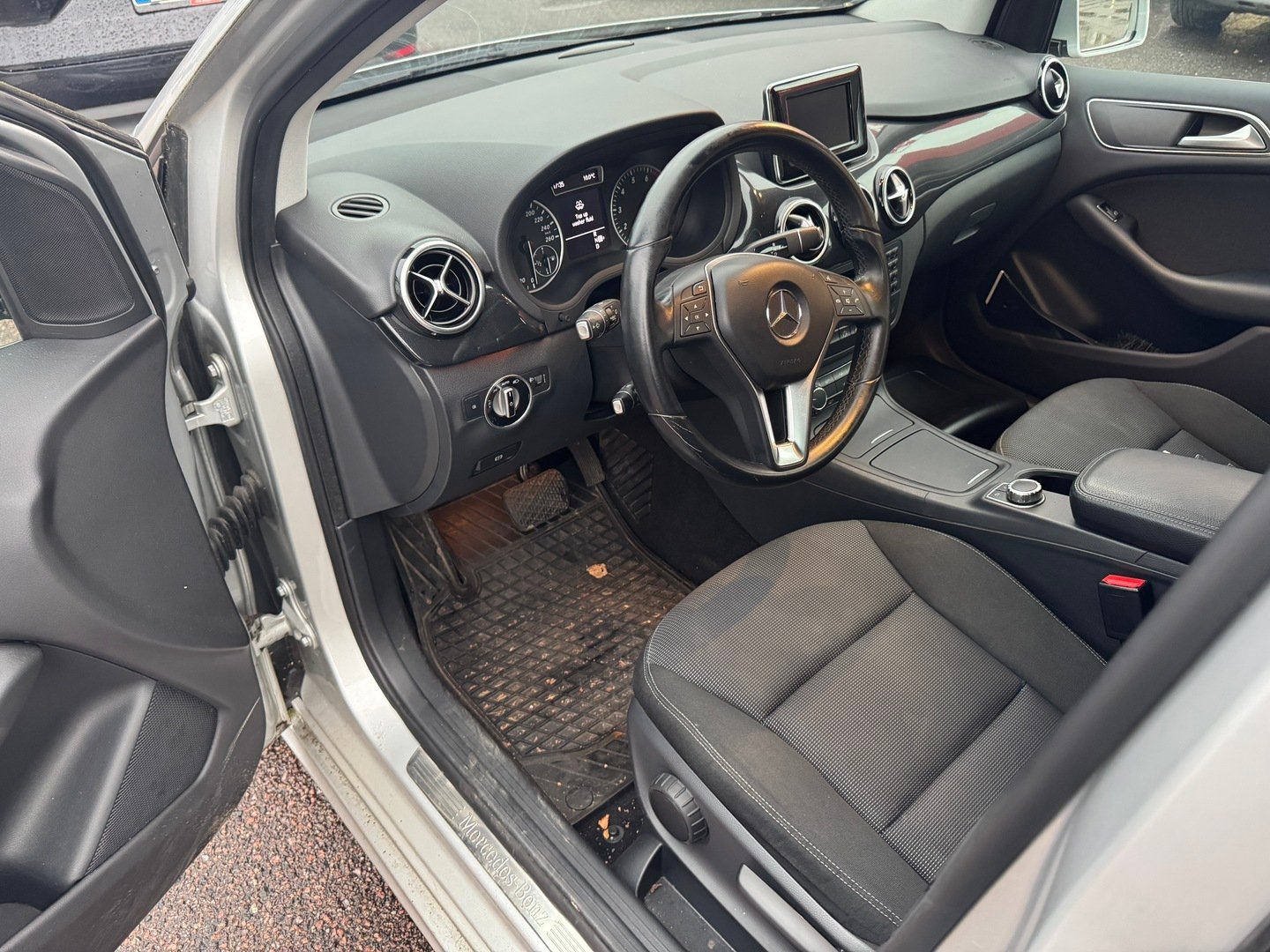 Mercedes-Benz B 2012, photo 3/3