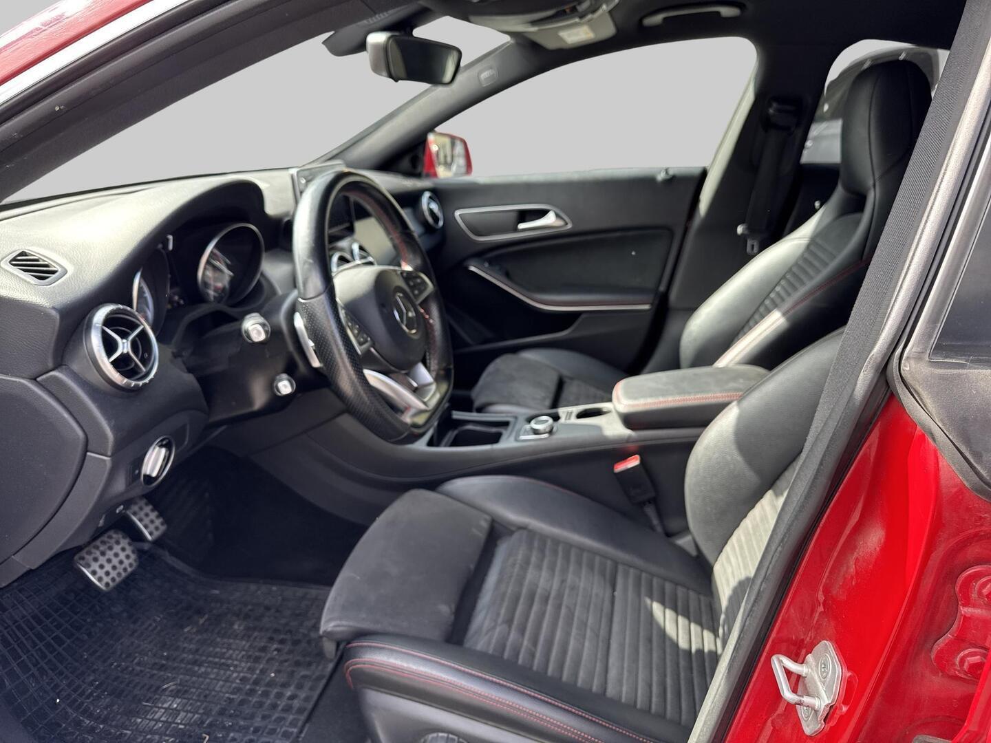Mercedes-Benz CLA 180 A Premium Business 2015, photo 3/3