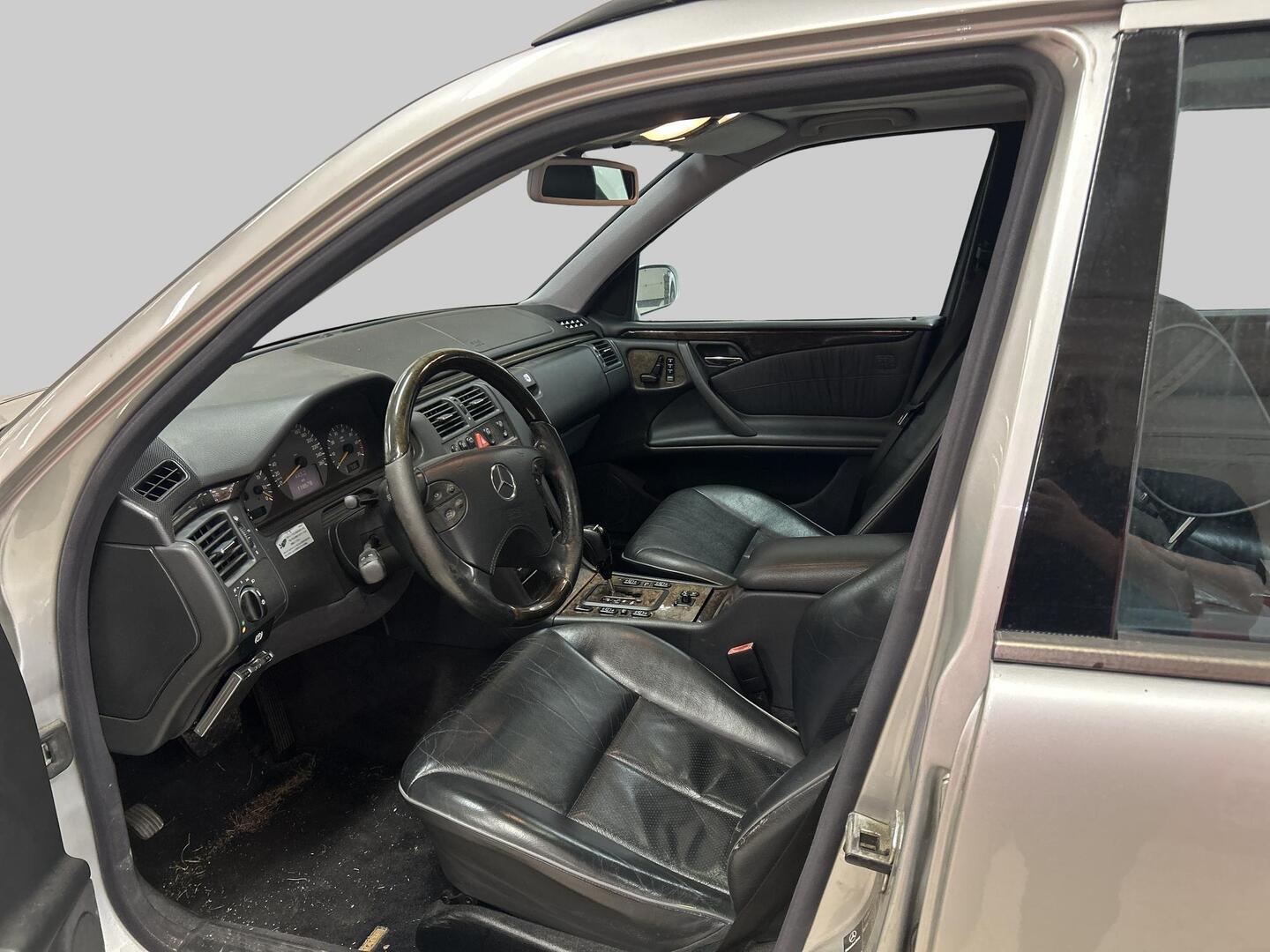Mercedes-Benz E 430 T Avantgarde 2001, kuva 3/29