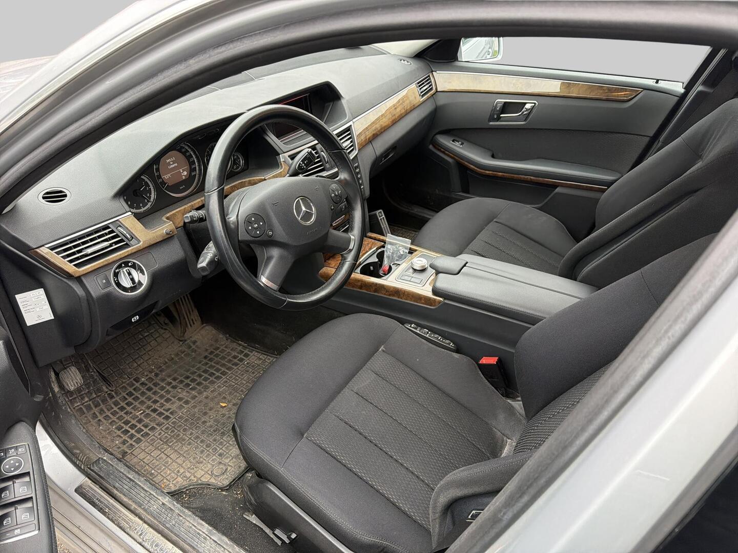 Mercedes-Benz E 350 4Matic A 2010, kuva 3/3