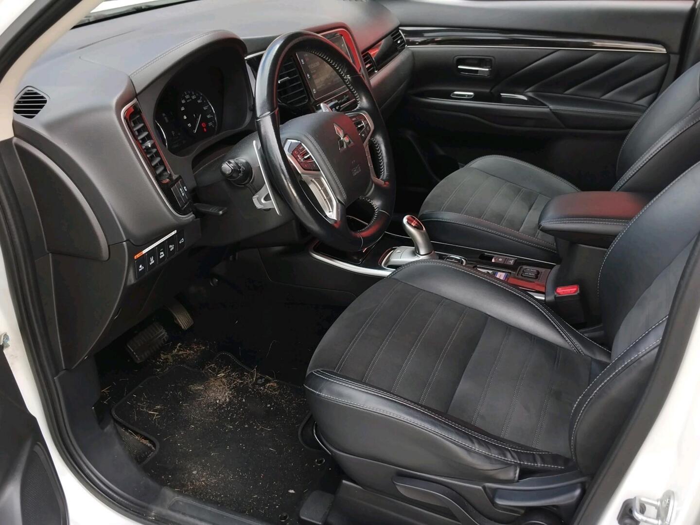 Mitsubishi Outlander PHEV Instyle 4WD 5P 2019, photo 3/3