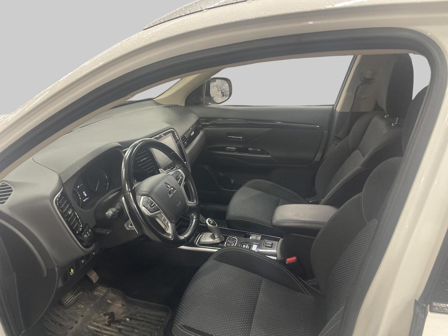 Mitsubishi Outlander PHEV 2020, kuva 3/3