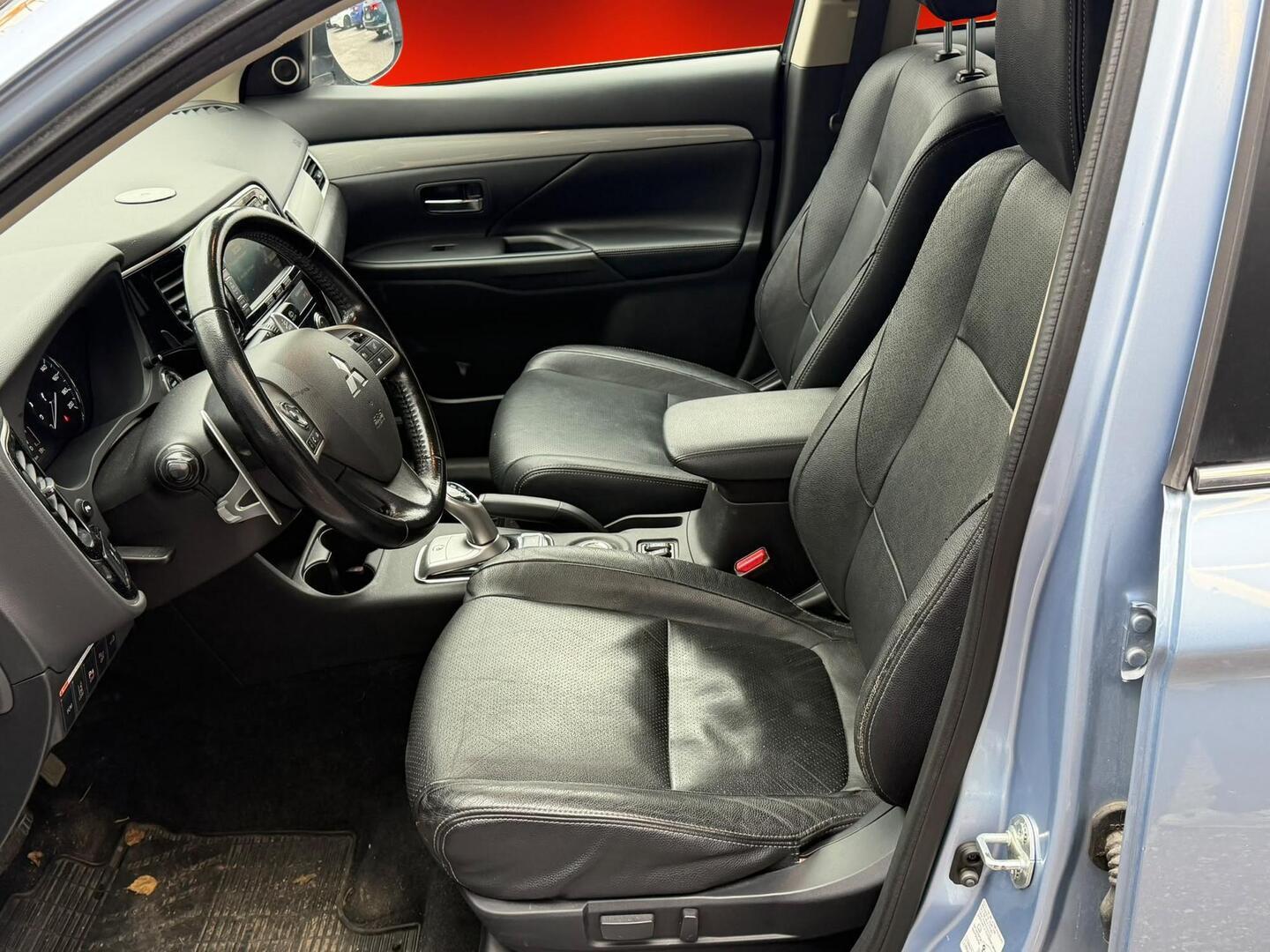 Mitsubishi Outlander PHEV 2015, bild 3/3