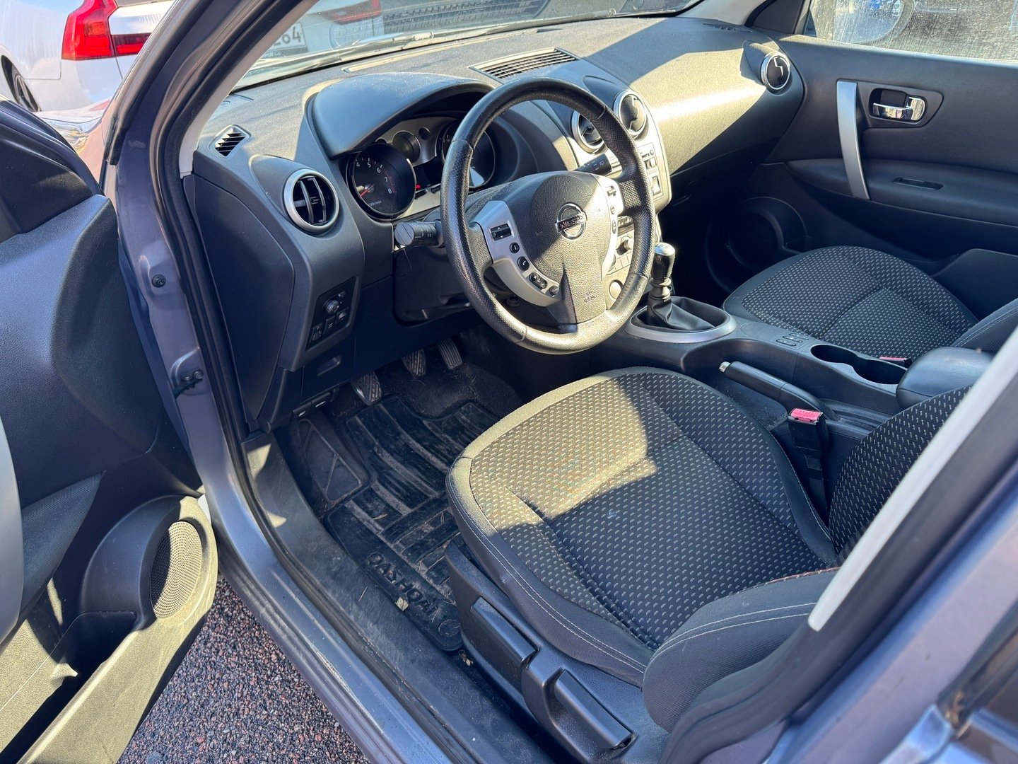 Nissan Qashqai 2,0 Acenta 6MT 4x2 2008, kuva 3/3