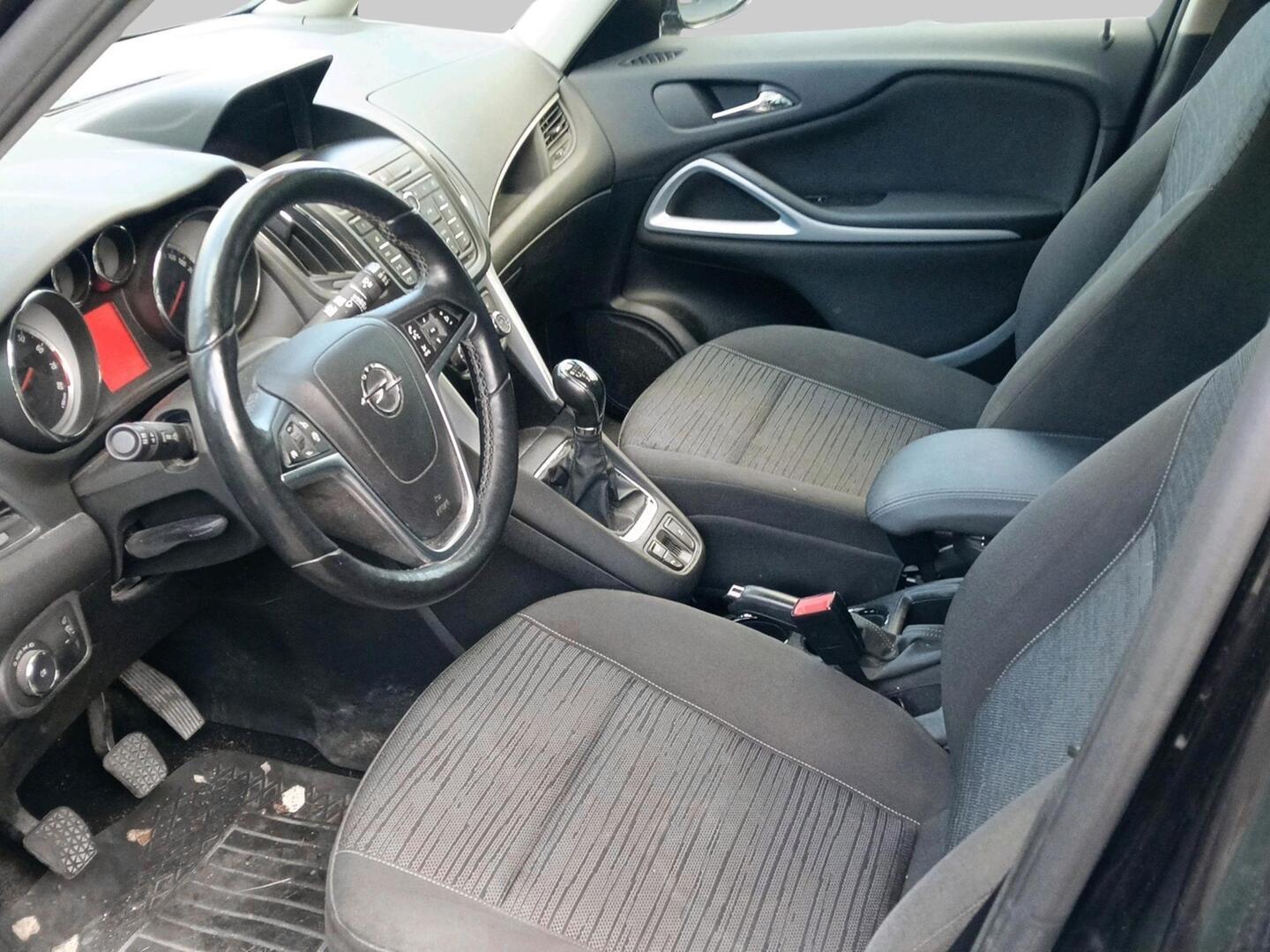Opel Zafira Tourer 2015, kuva 3/3