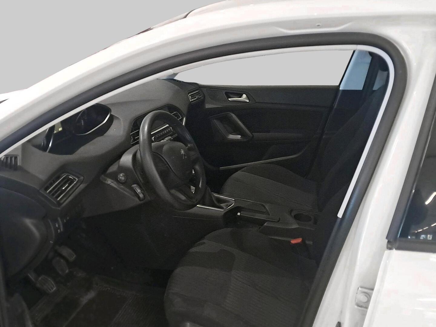 Peugeot 308 SW Access PureTech 110 2016, photo 3/3
