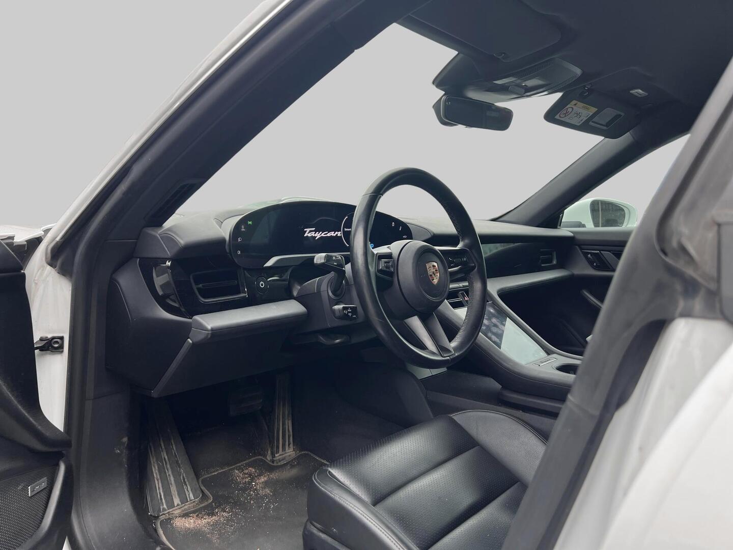 Porsche Taycan 4S 420 kW 2020, kuva 3/4