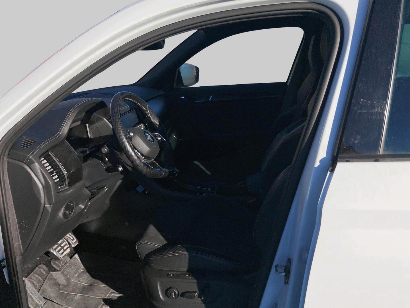 Skoda Kodiaq 2023, photo 3/3