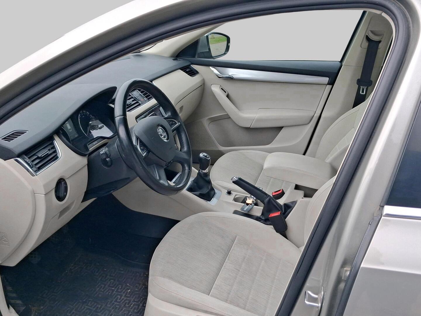 Skoda Octavia Combi 1,4 TSI Elegance 2015, kuva 3/3