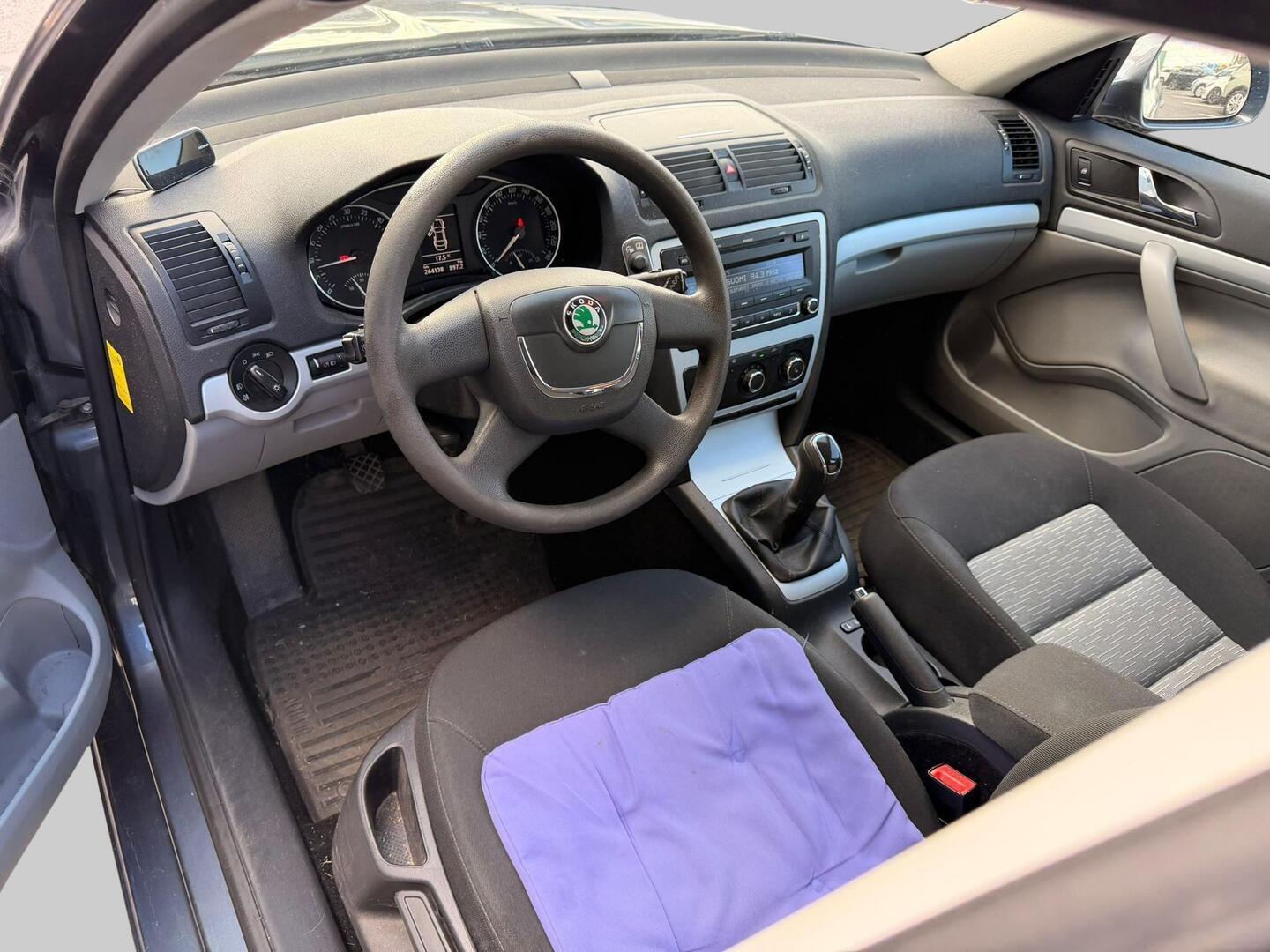 Skoda Octavia Combi 2,0 TDI 140 Ambiente 2011, kuva 3/3