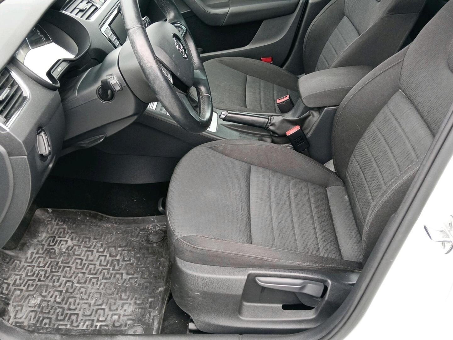 Skoda Octavia Combi 1,6 TDI 105 Elegance 2015, kuva 3/3