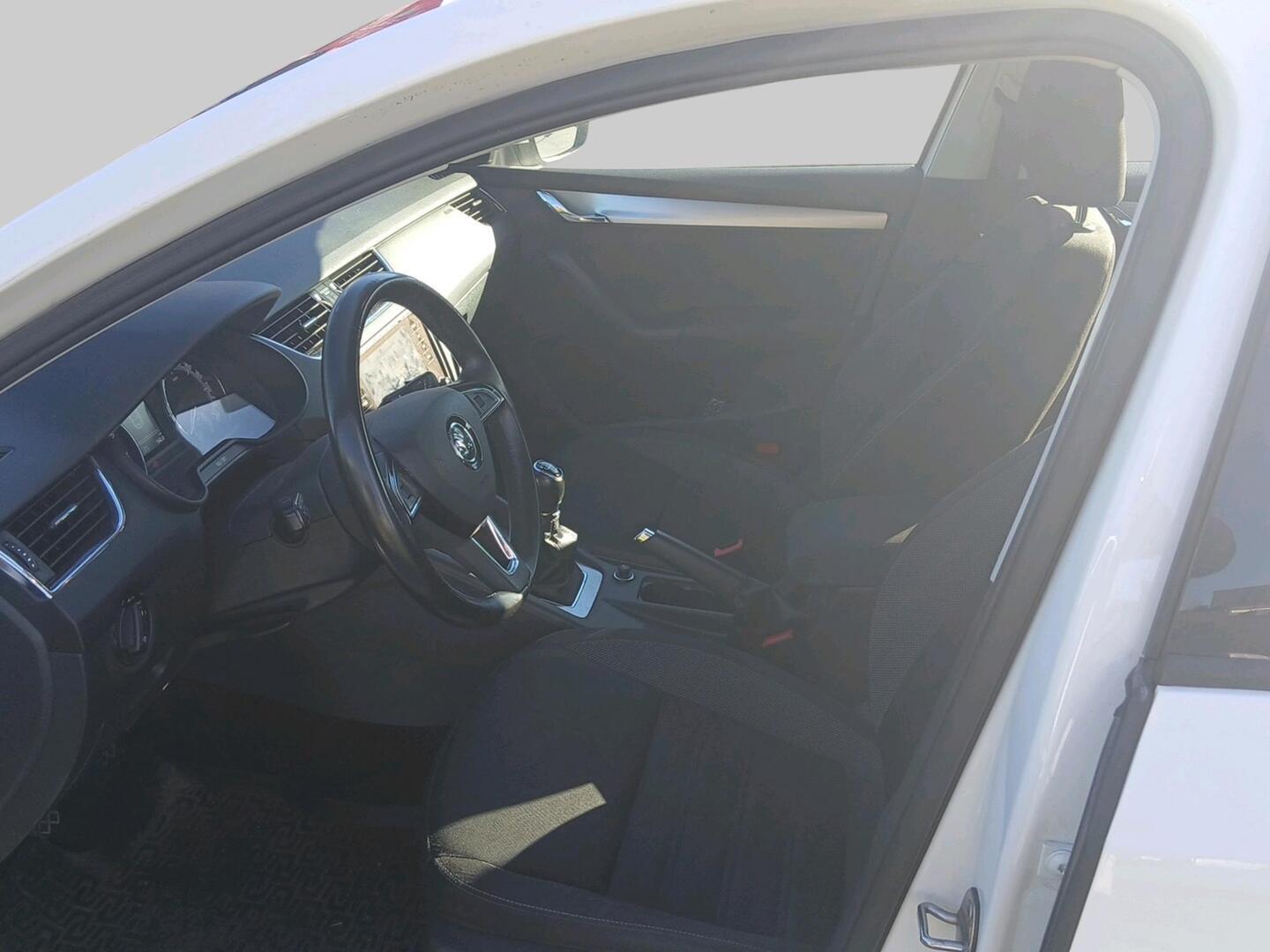 Skoda Octavia Combi 1,4 TSI Ambition 2018, bild 3/3