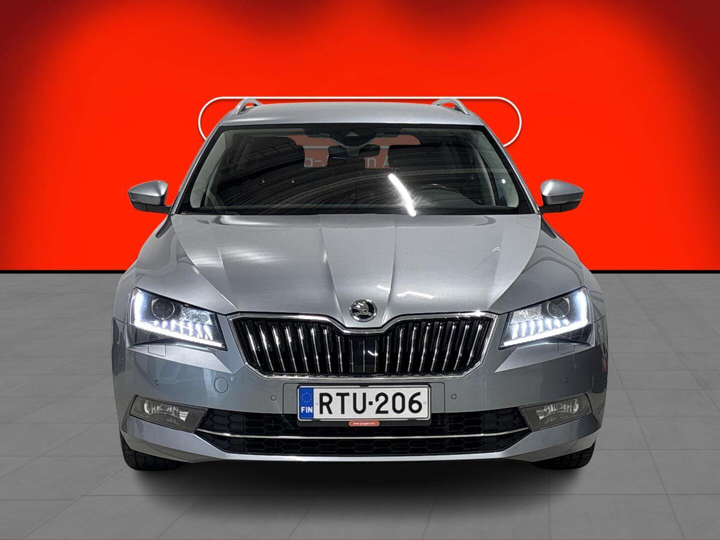 Skoda Superb 2018, photo 2/3