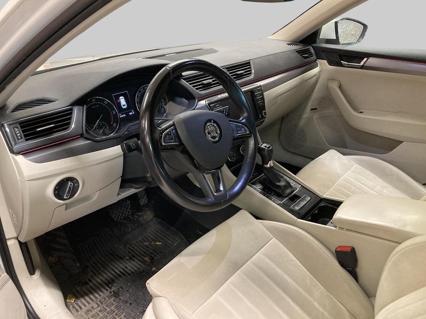 Skoda Superb 2017, kuva 3/4