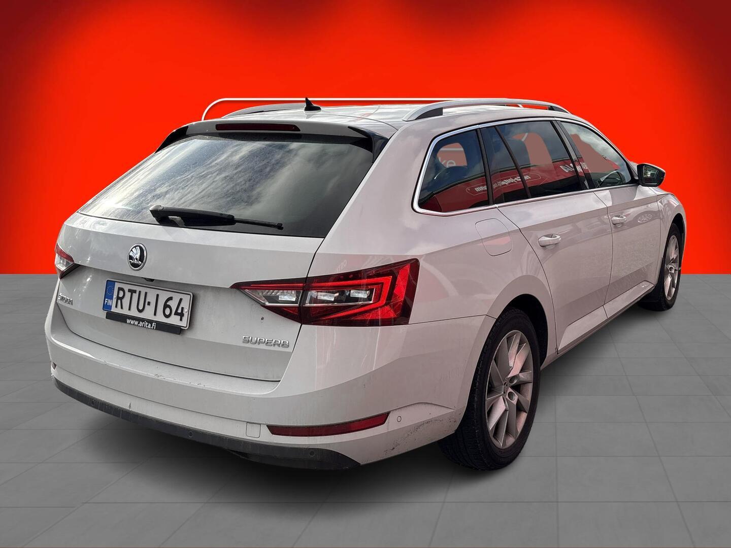 Skoda Superb 2019, photo 2/3