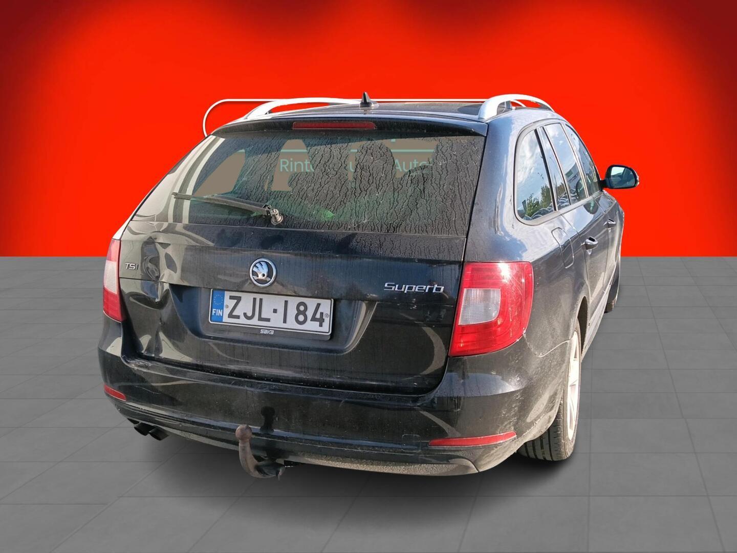 Skoda Superb 2012, photo 2/3