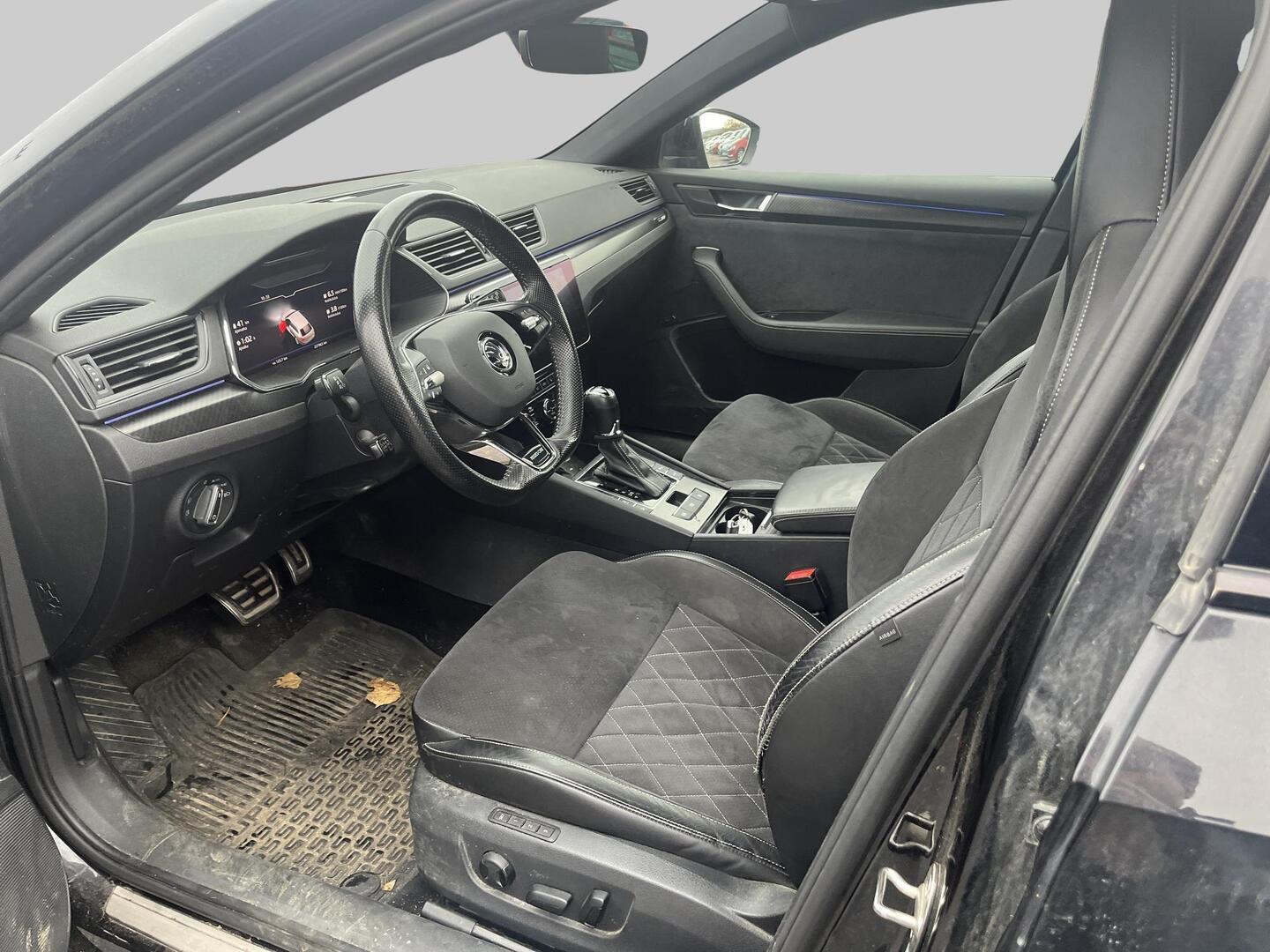 Skoda Superb 2021, photo 3/3