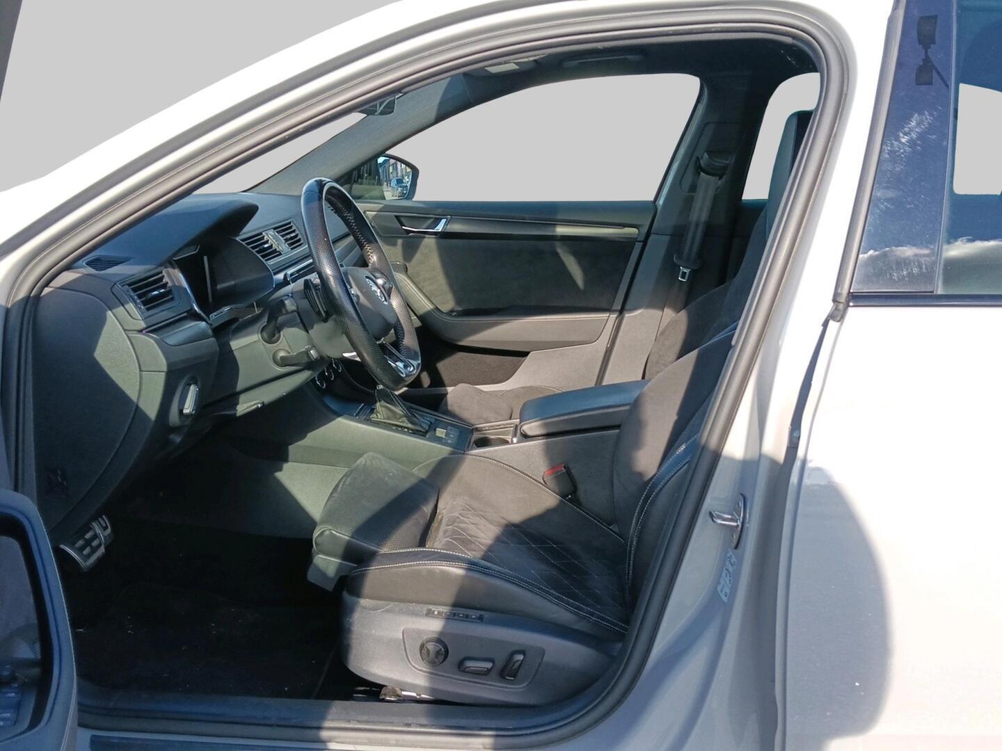 Skoda Superb 2021, bild 3/4