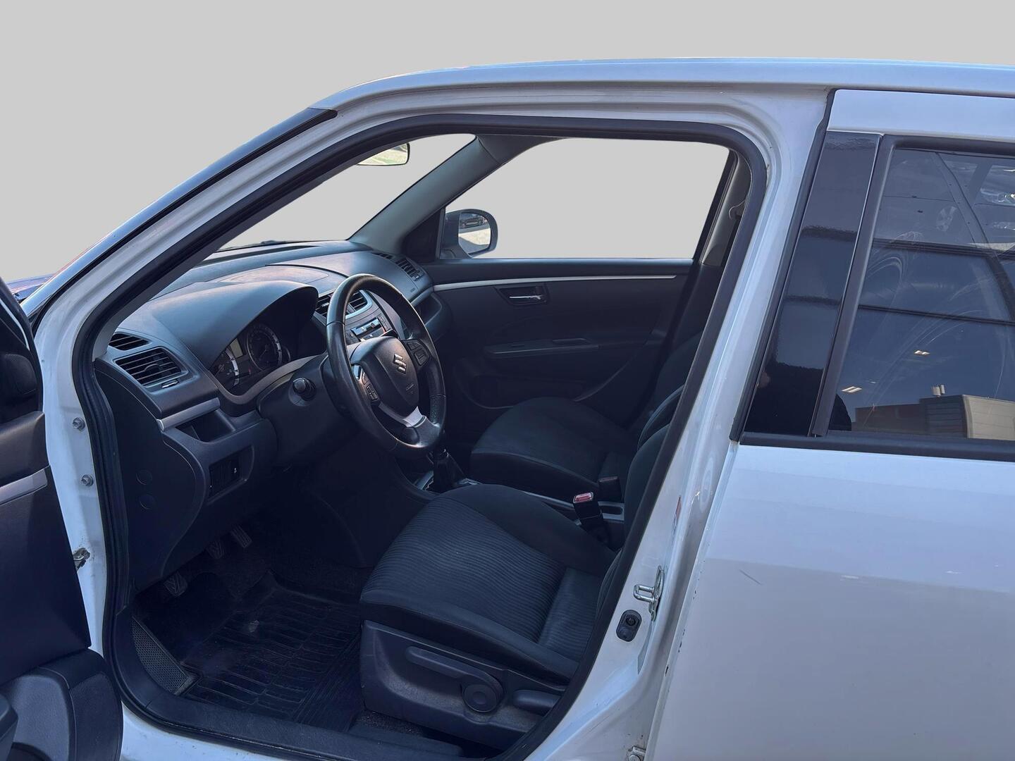Suzuki Swift 1,2 VVT Hot Chili 5D 5MT 2011, bild 3/3