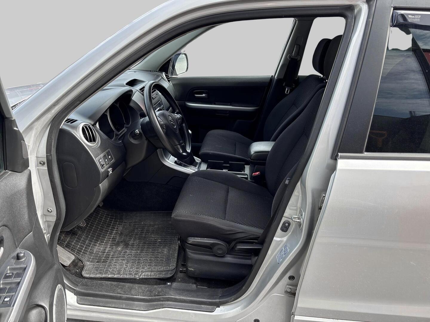 Suzuki Vitara 2.0 4WD 140hv 2005, photo 3/3