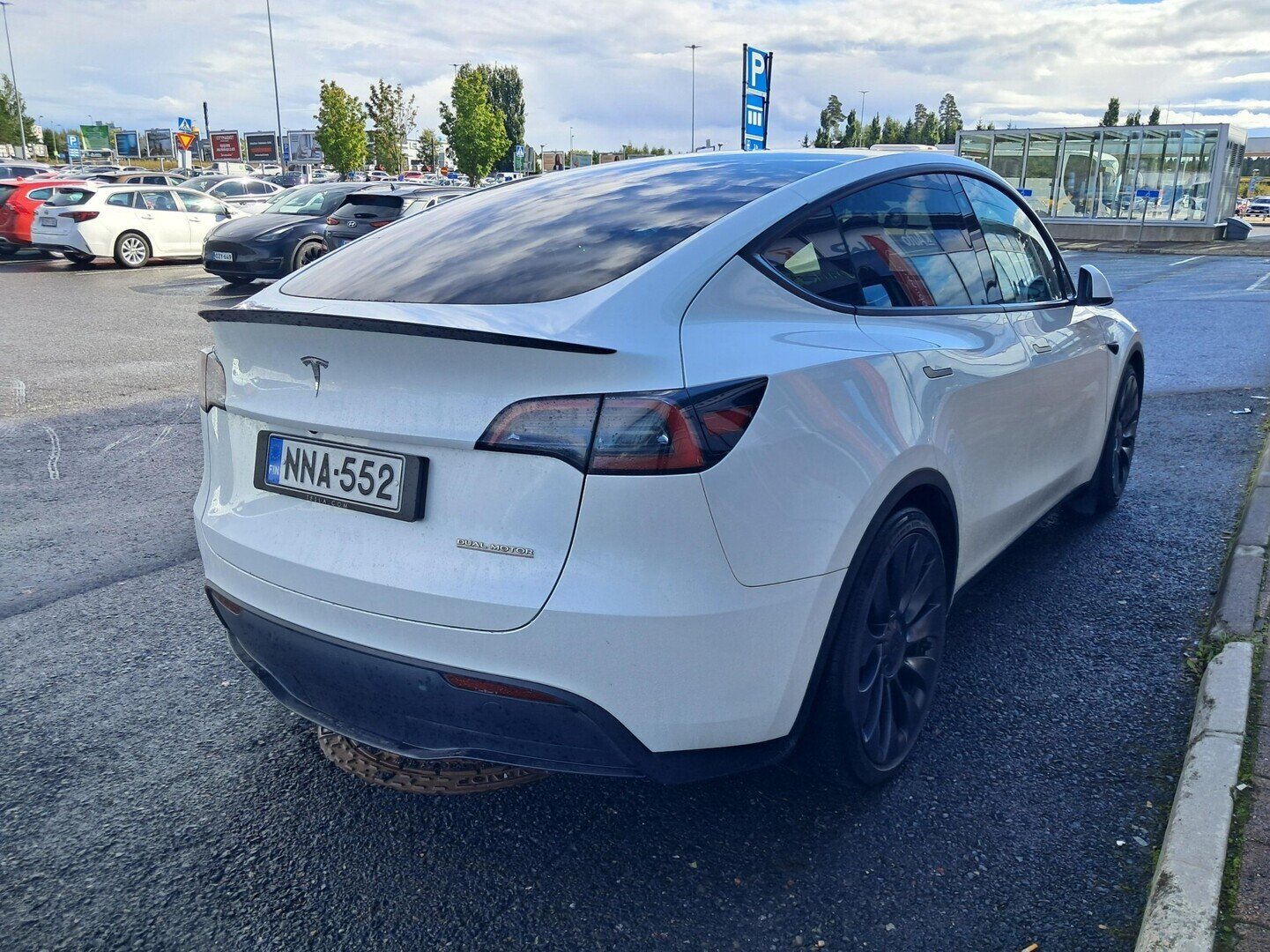 Tesla Model Y Performance 2023, kuva 2/3