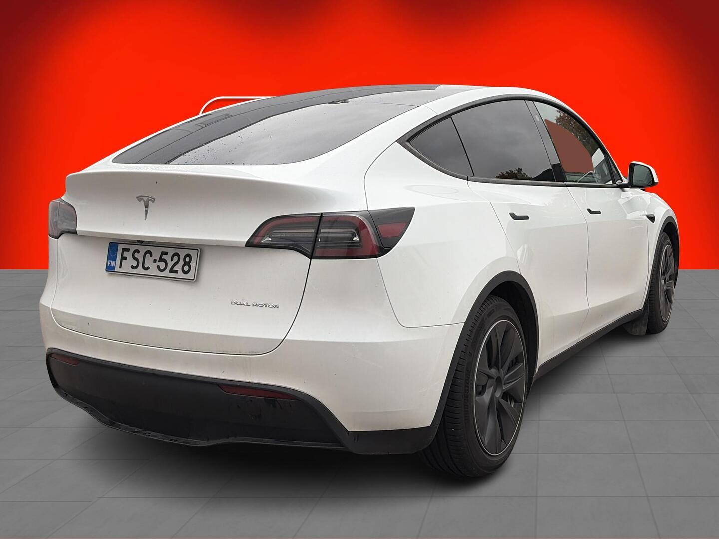 Tesla Model Y Long Range 2024, kuva 2/3