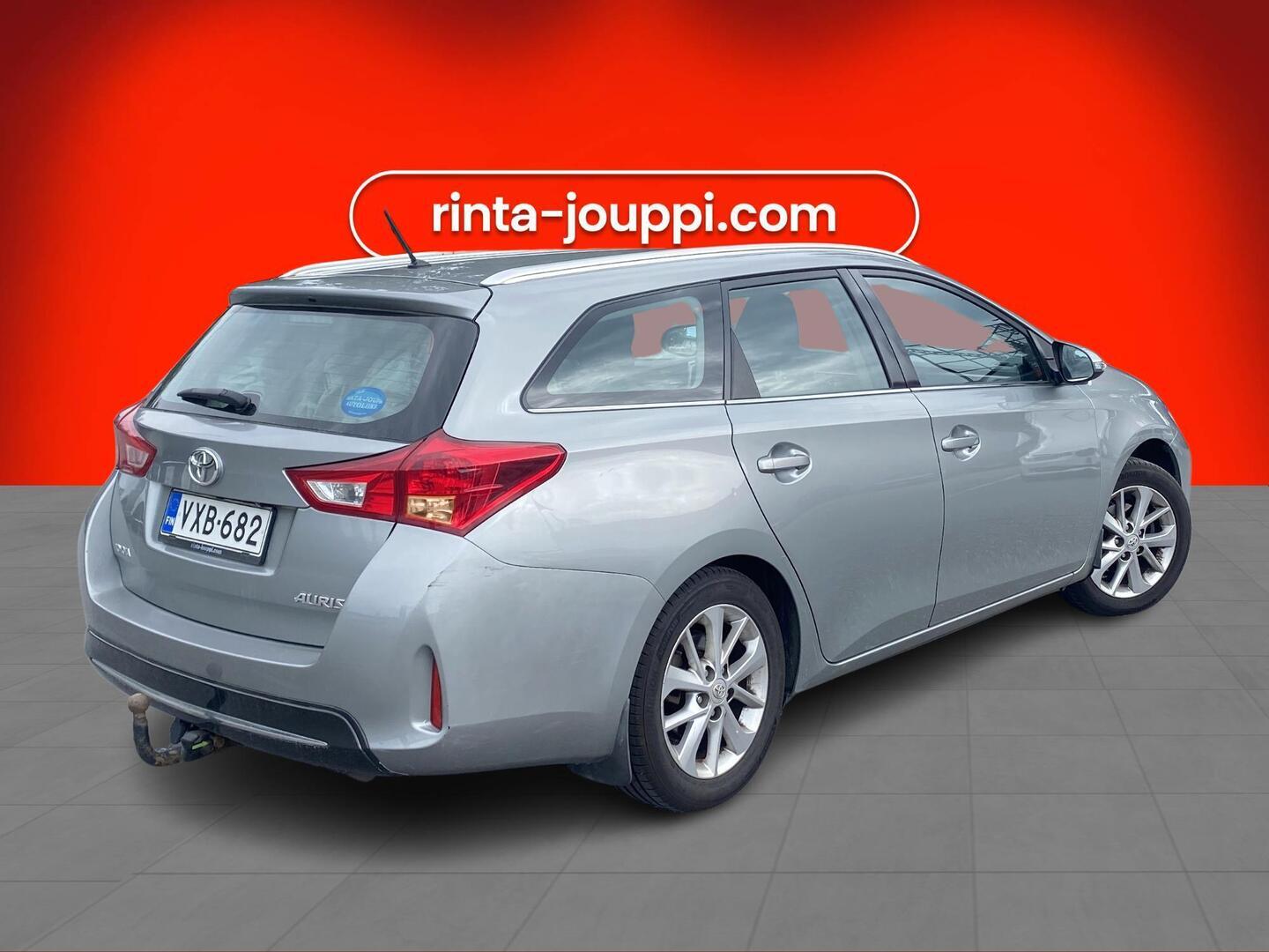 Toyota Auris 2013, photo 2/3