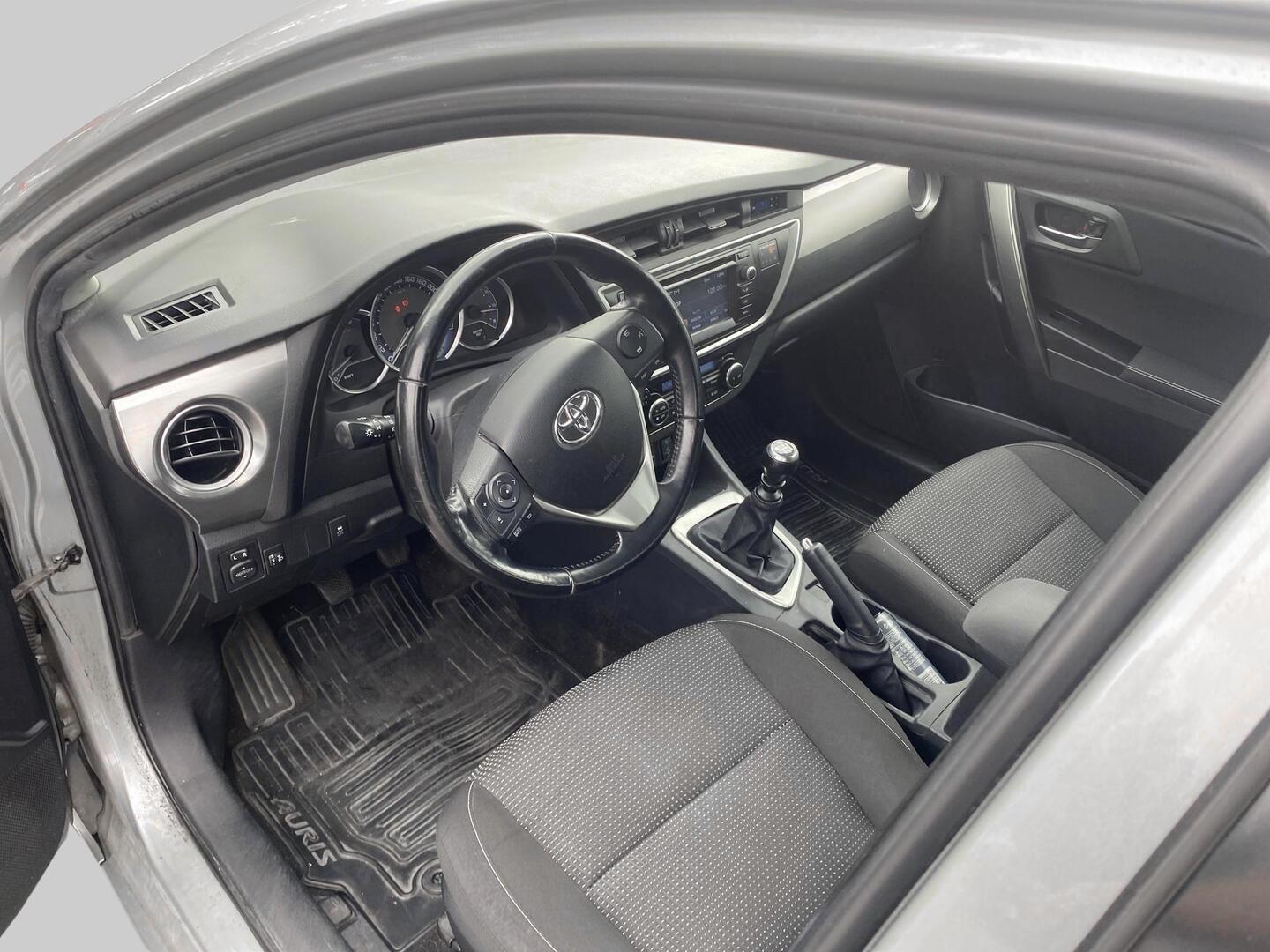 Toyota Auris 2013, photo 3/3