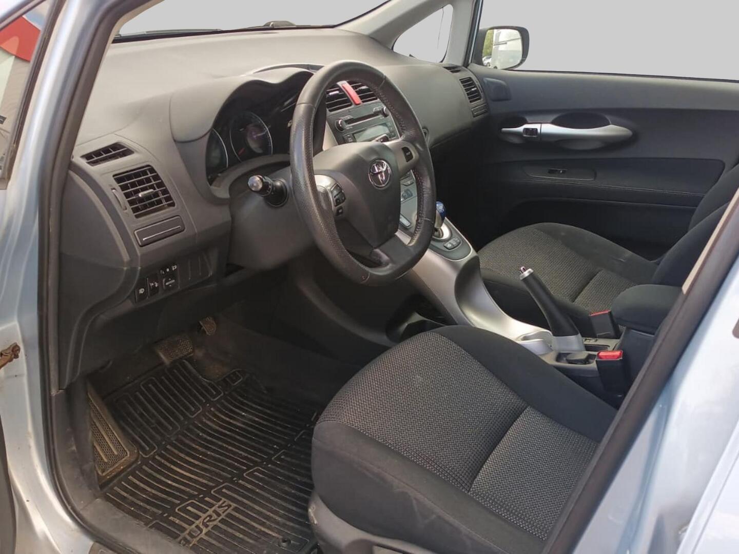 Toyota Auris 1,8 HSD Linea Sol 5ov 2012, kuva 3/3